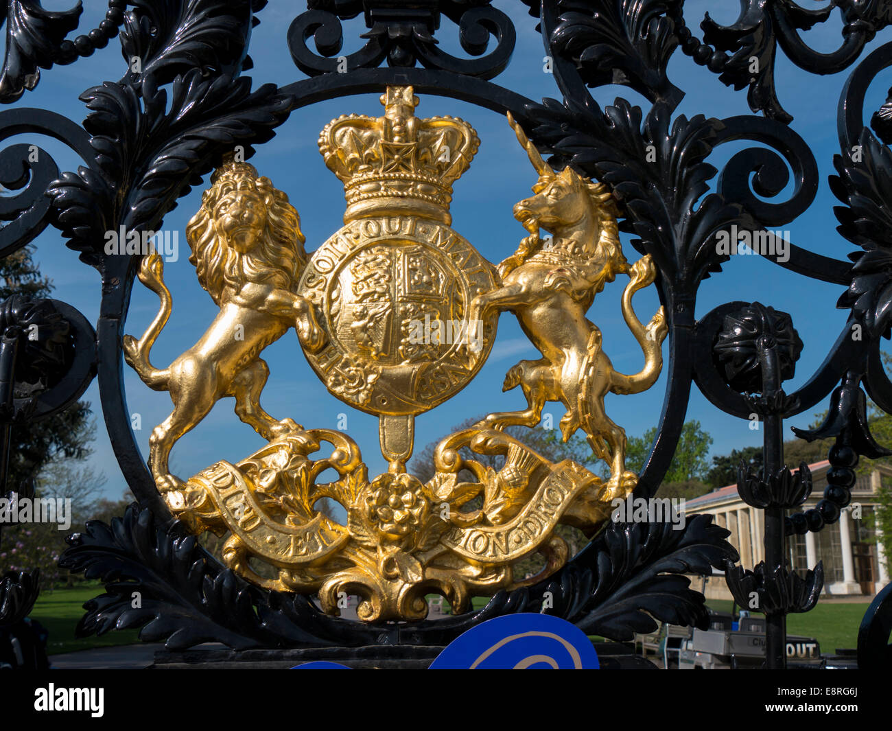 Europe, UK, England, London, Kew Gardens gate ornament Stock Photo Alamy