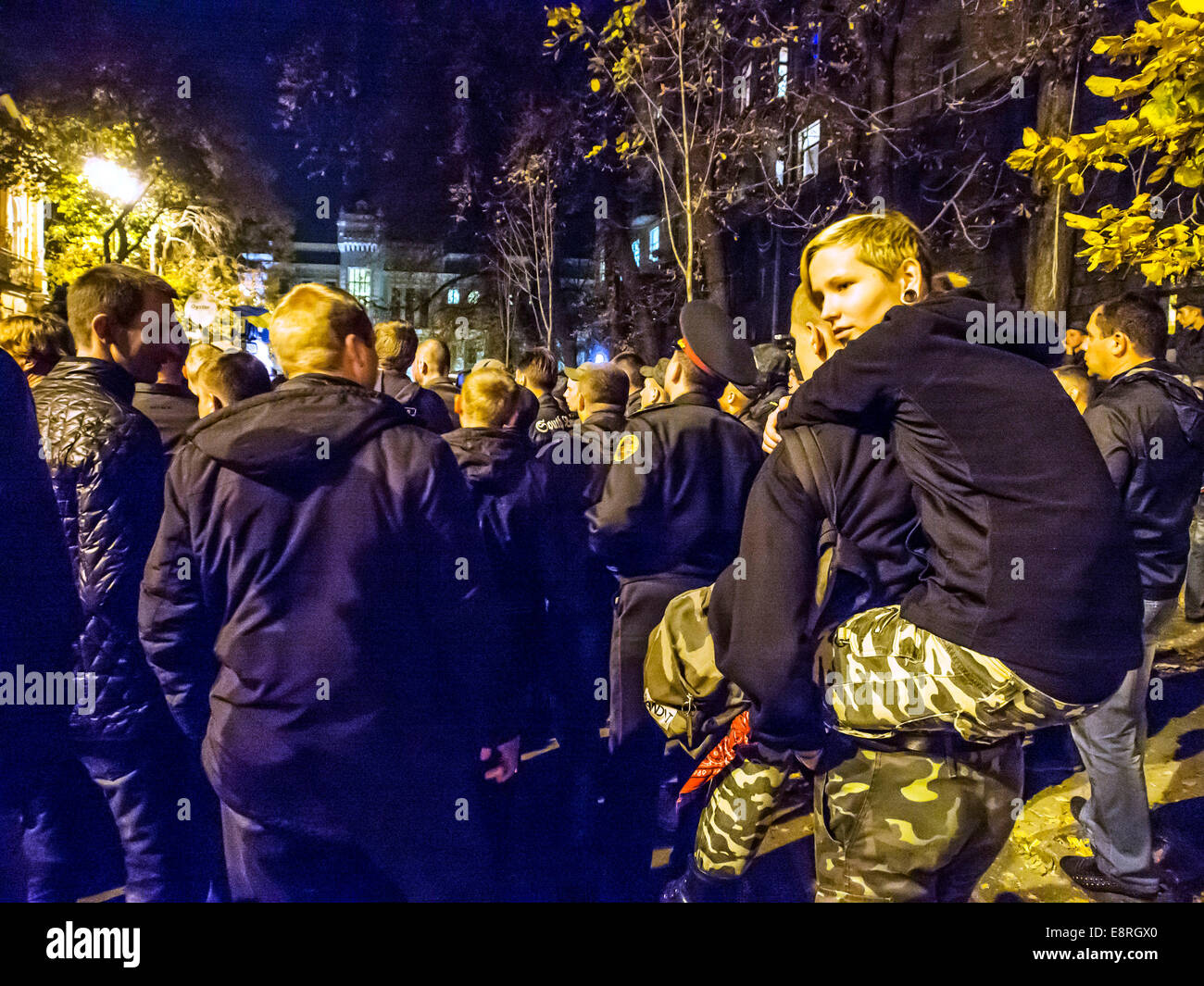 Kiev, Ukraine. 13th Oct, 2014. Events observed journalists and onlookers. -- About 500 National Guard conscripts picketed the Presidential Administration of Ukraine. They demanded the demobilization, have served more than the statutory period. By protesting soldiers came fighters wounded in eastern Ukraine. They announced the demonstrators traitors and deserters. Credit:  Igor Golovnov/Alamy Live News Stock Photo