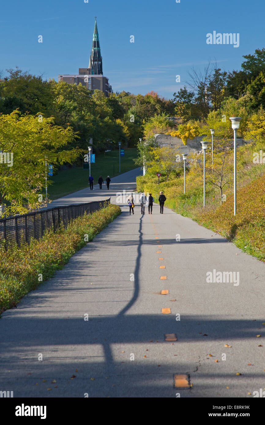 Detroit, Michigan - The Dequindre Cut Greenway, formerly a Grand Trunk Railroad line. Stock Photo