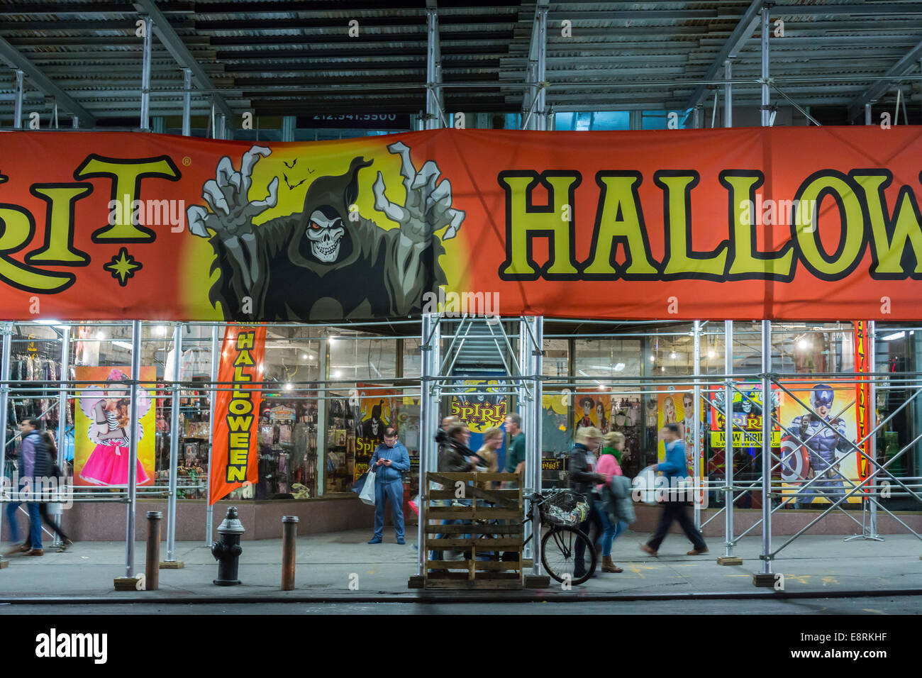 Spirit halloween store hi-res stock photography and images - Alamy