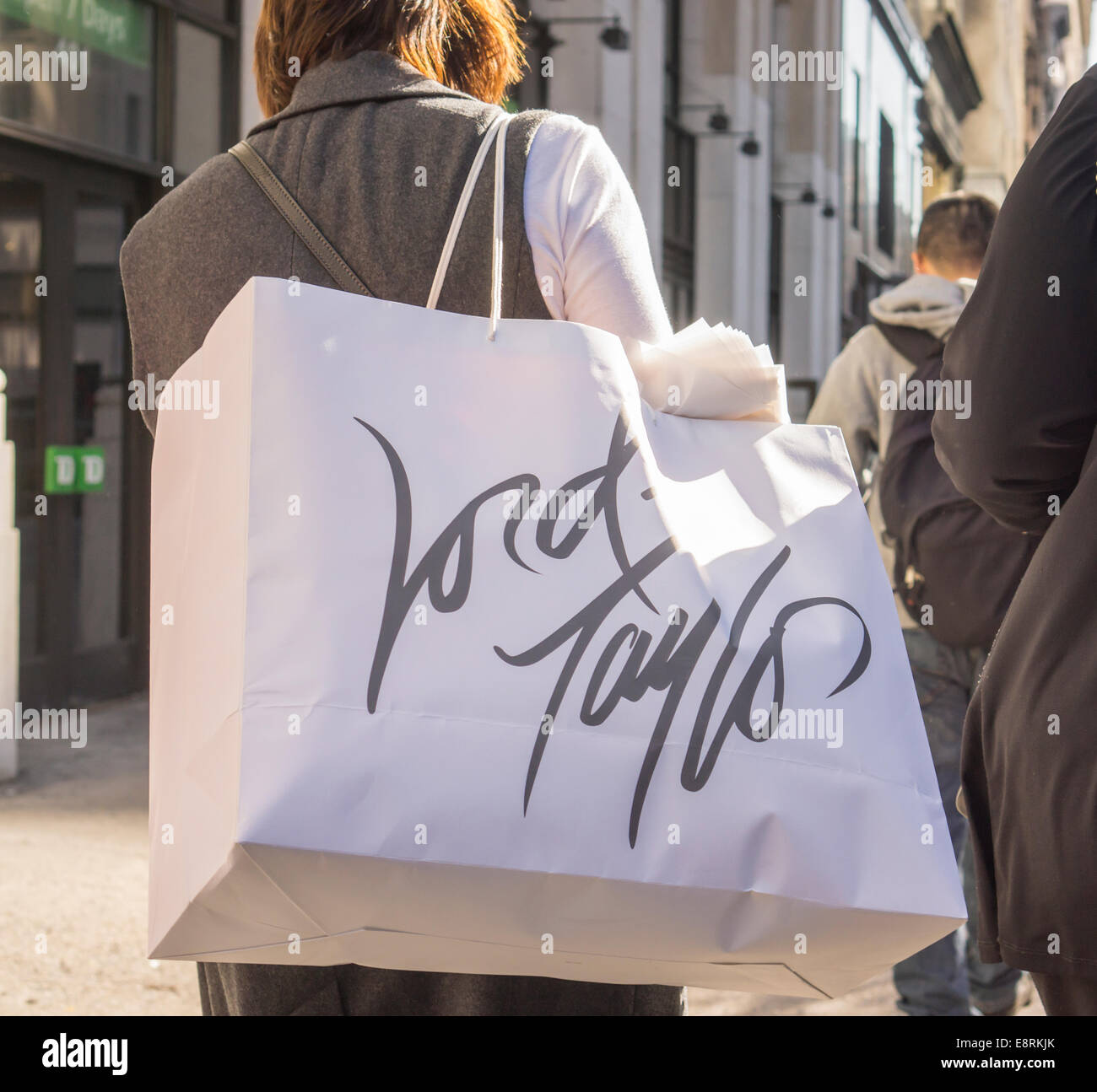 Shopper on Fifth Avenue in New York with a Lord & Taylor shopping bag on Monday, October 6, 2014. (© Richard B. Levine) Stock Photo