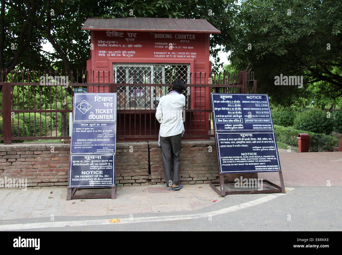 Ticket counter hires stock photography and images Alamy