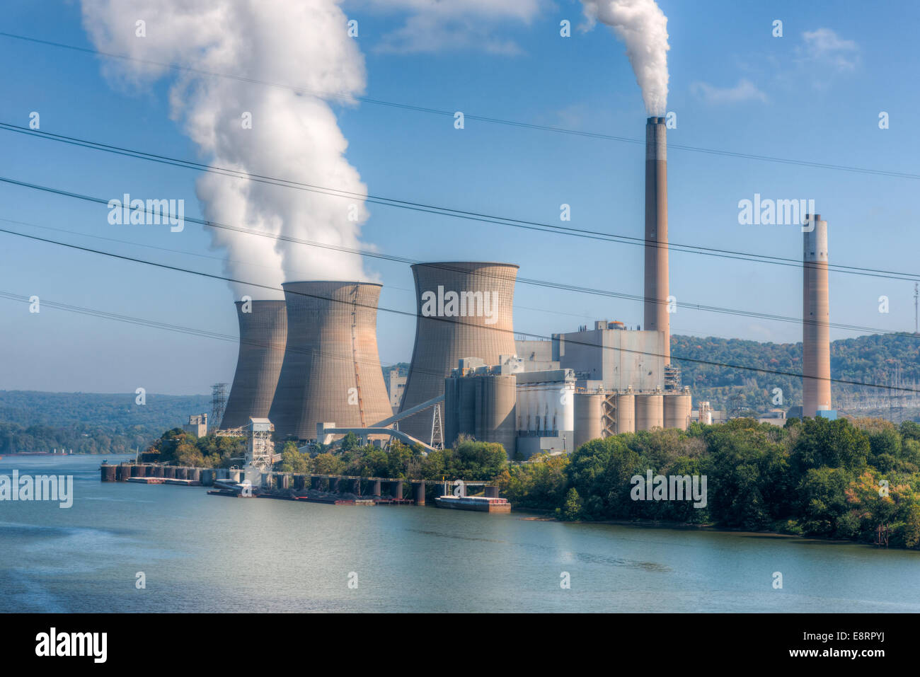 The Bruce Mansfield Power Station, a coal-fired power station operated by FirstEnergy on the Ohio River near Shippingport, PA. Stock Photo