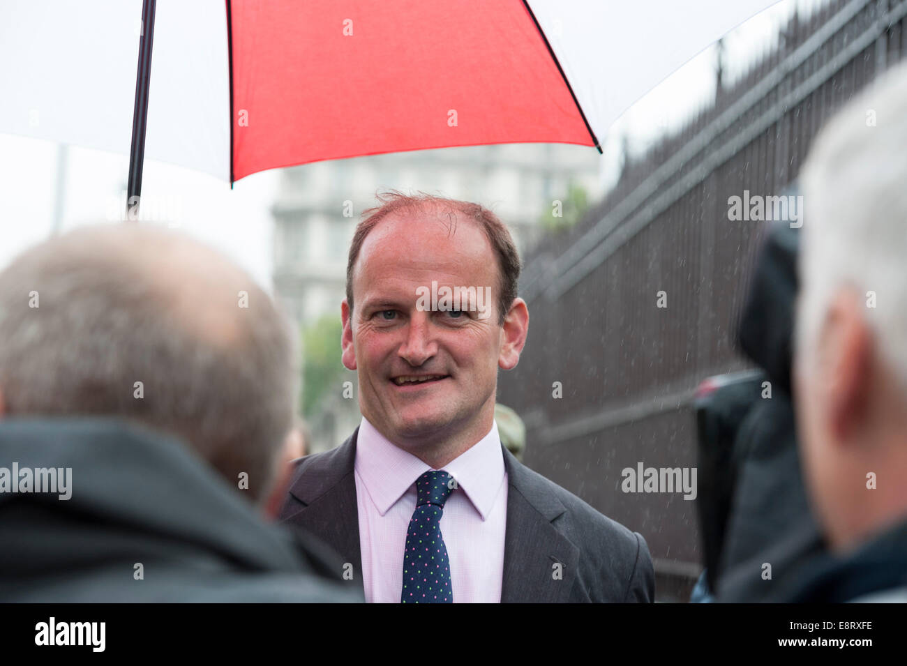 Parliament Square, London, UK. 13th October 2014. Ukip MP Douglas Carswell arrives at the Houses of Parliament. Stock Photo