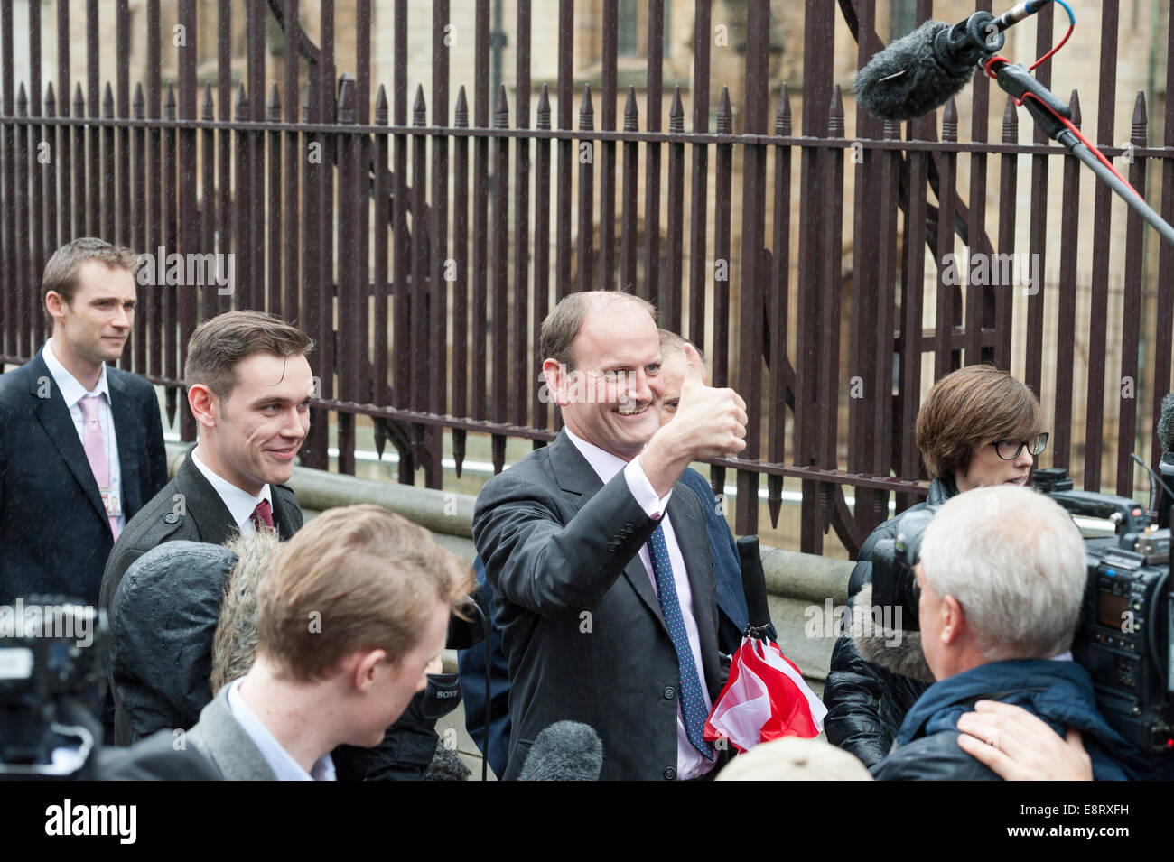Parliament Square, London, UK. 13th October 2014. Ukip MP Douglas Carswell arrives at the Houses of Parliament. Stock Photo