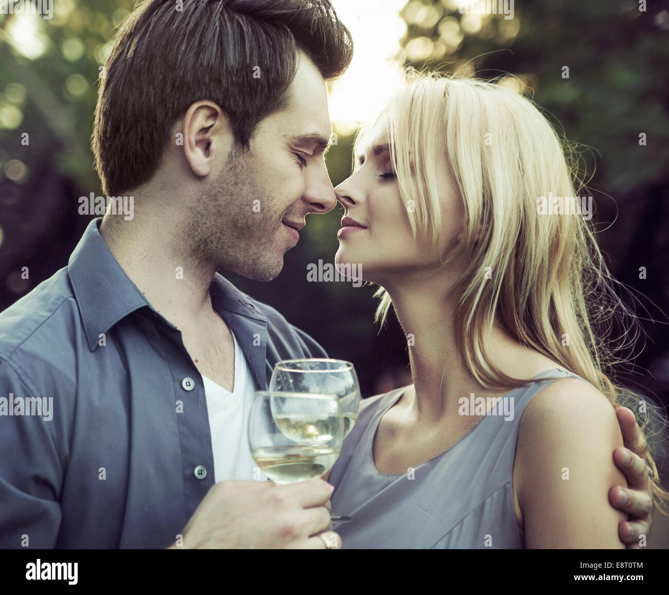 Romantic kiss hi-res stock photography and images - Alamy