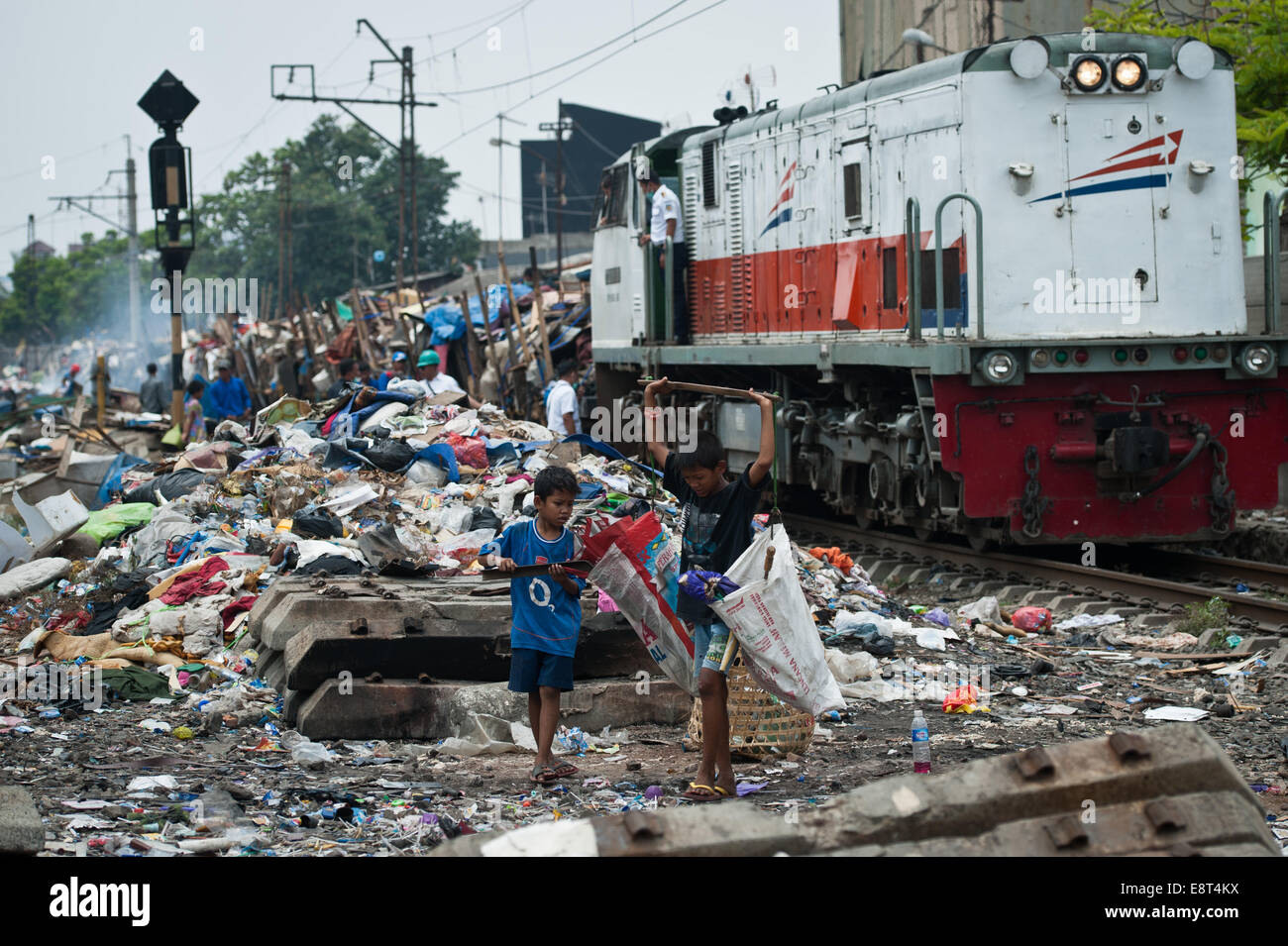 Jakarta, Indonesia. 14th Oct, 2014. Children collect the demolition on the edge of the railway in Jakarta, Indonesia, Oct. 14, 2014. The government of Jakarta curbs illegal housings along railway lines, which could endanger the safety of train travel. © Veri Sanovri/Xinhua/Alamy Live News Stock Photo