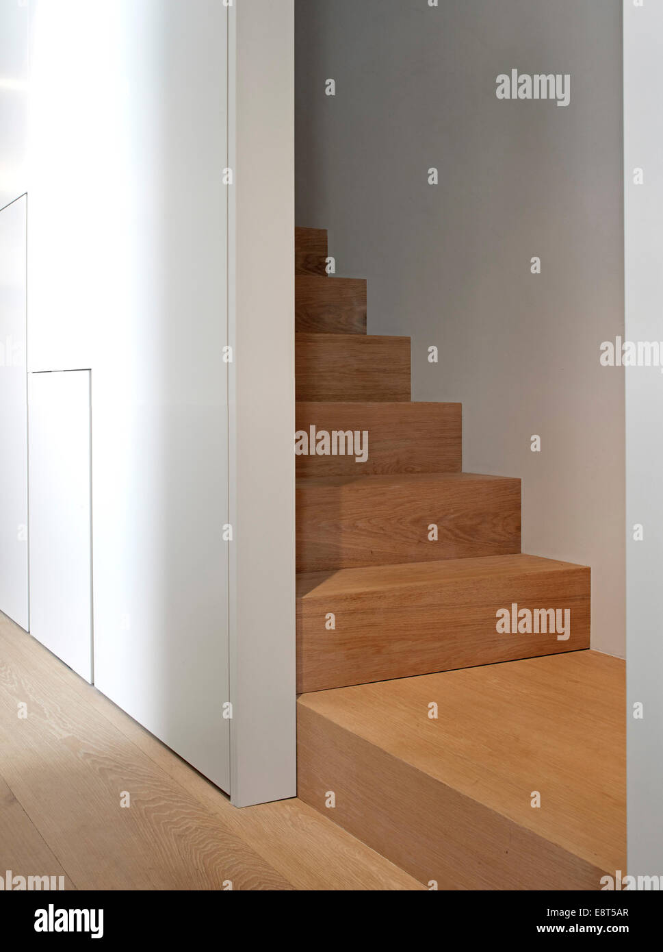 Apartment interior london hi-res stock photography and images - Alamy