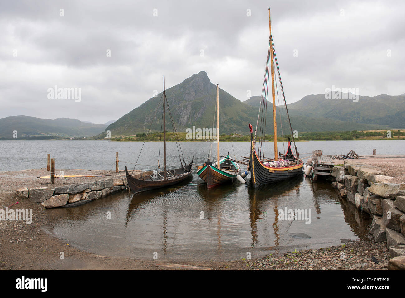 Reconstructed Viking boats at the Lofotr Viking Museum, mountains at the back, Borg, Vestvågøy Island, Lofoten, Nordland Stock Photo