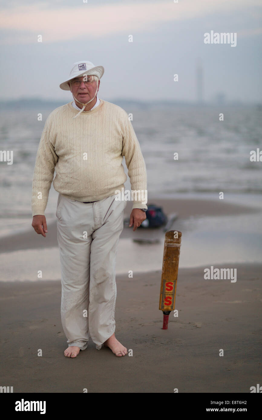 The 'umpire' waits for play to commence between members of the Island Sailing Club and the Royal Southern Yacht Club for their a Stock Photo