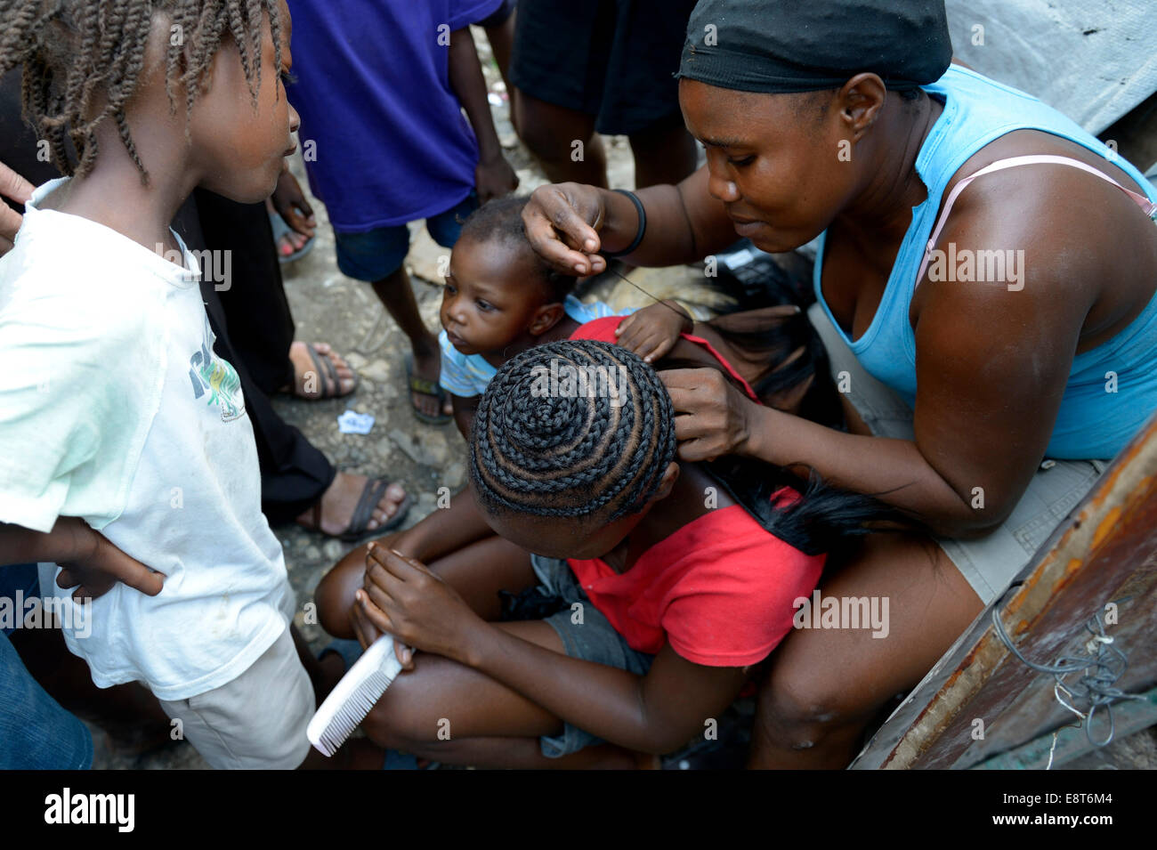 Women braiding plaits, Camp Icare, camp for earthquake refugees, Fort National, Port-au-Prince, Haiti Stock Photo
