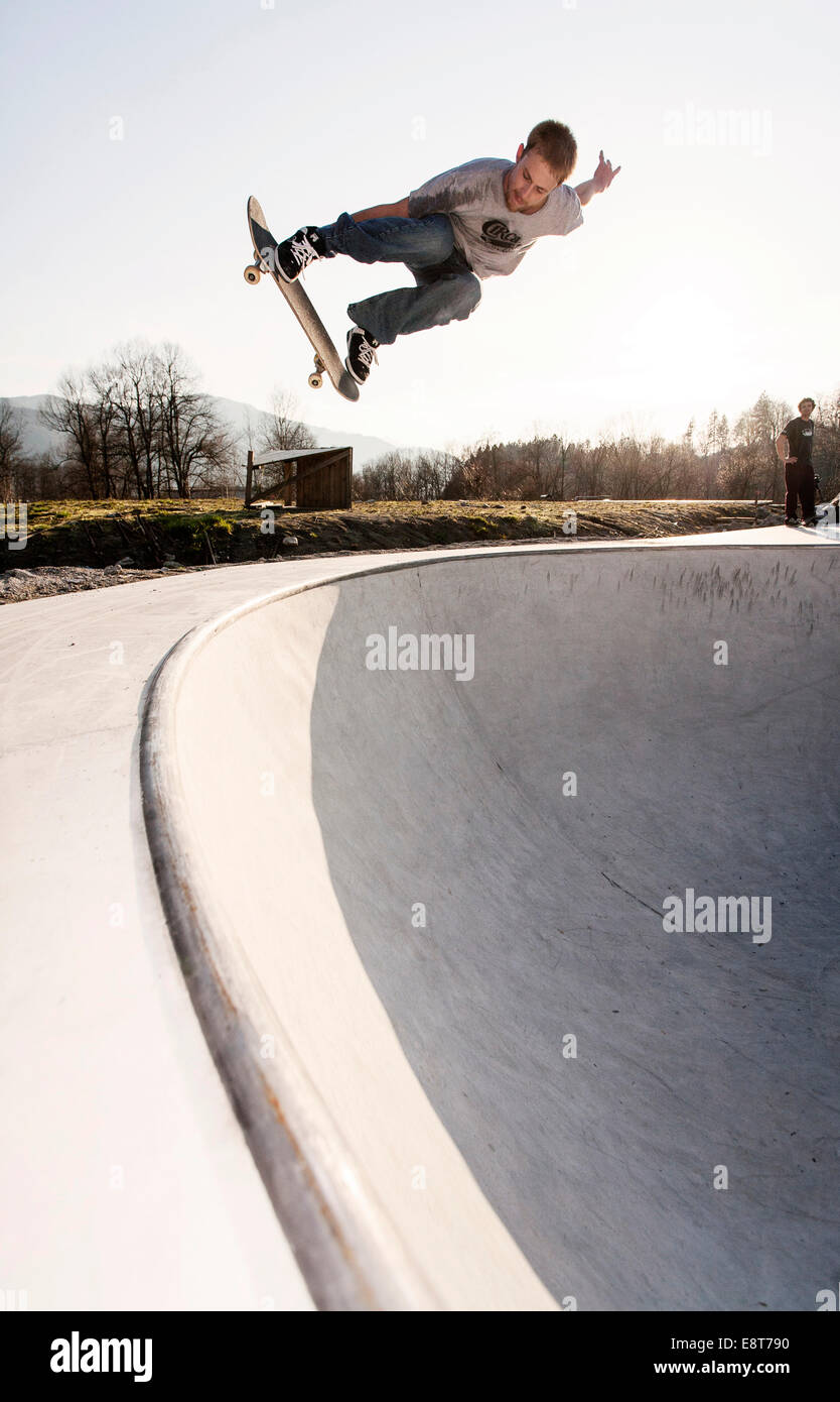 Skateboarder skating in a skate pool, Wörgl, North Tyrol, Austria Stock  Photo - Alamy