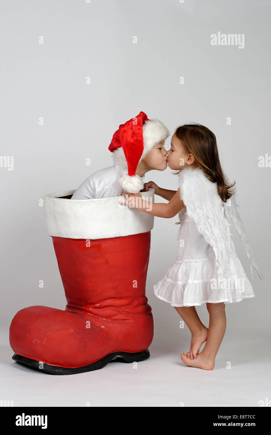 Boy And Girl Kissing Stock Photos & Boy And Girl Kissing Stock.