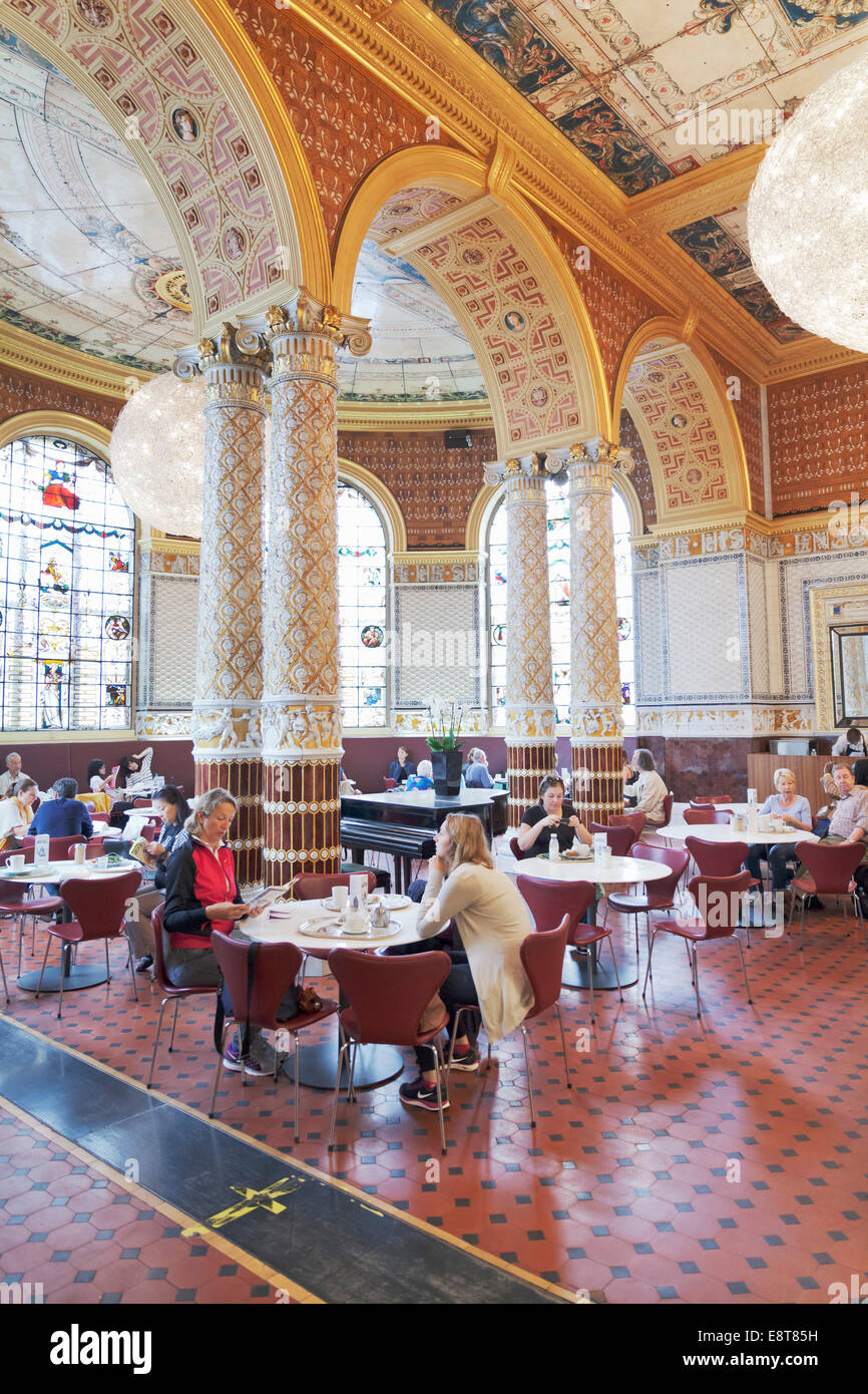 Cafe in V&A Museum, London Stock Photo - Alamy