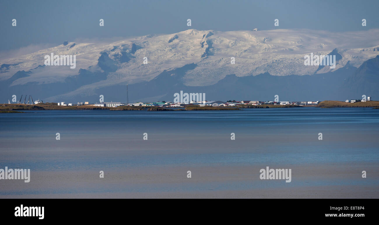 Town of Höfn in front of the Vatnajökull glacier, Iceland Stock Photo