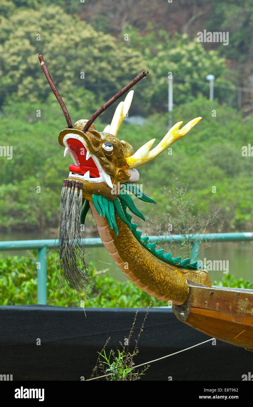 Here Be Dragons, The Figure Head Of A Traditional Wooden Chinese Dragon Boat In Tai O, Lantau Island, Hong Kong. Stock Photo