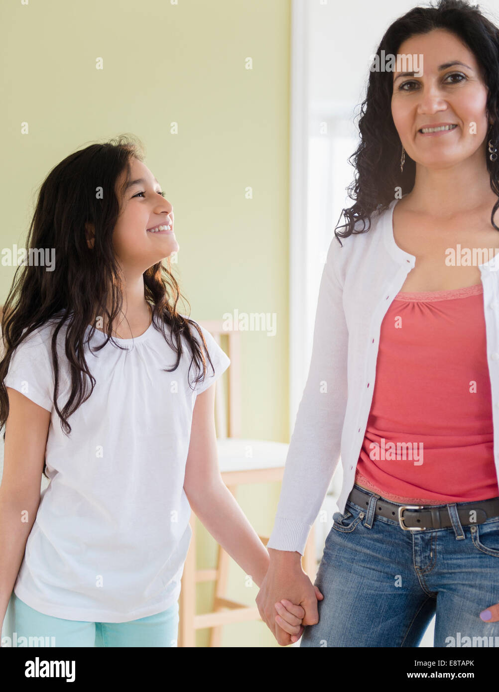 Three girls holding hands hi-res stock photography and images - Alamy