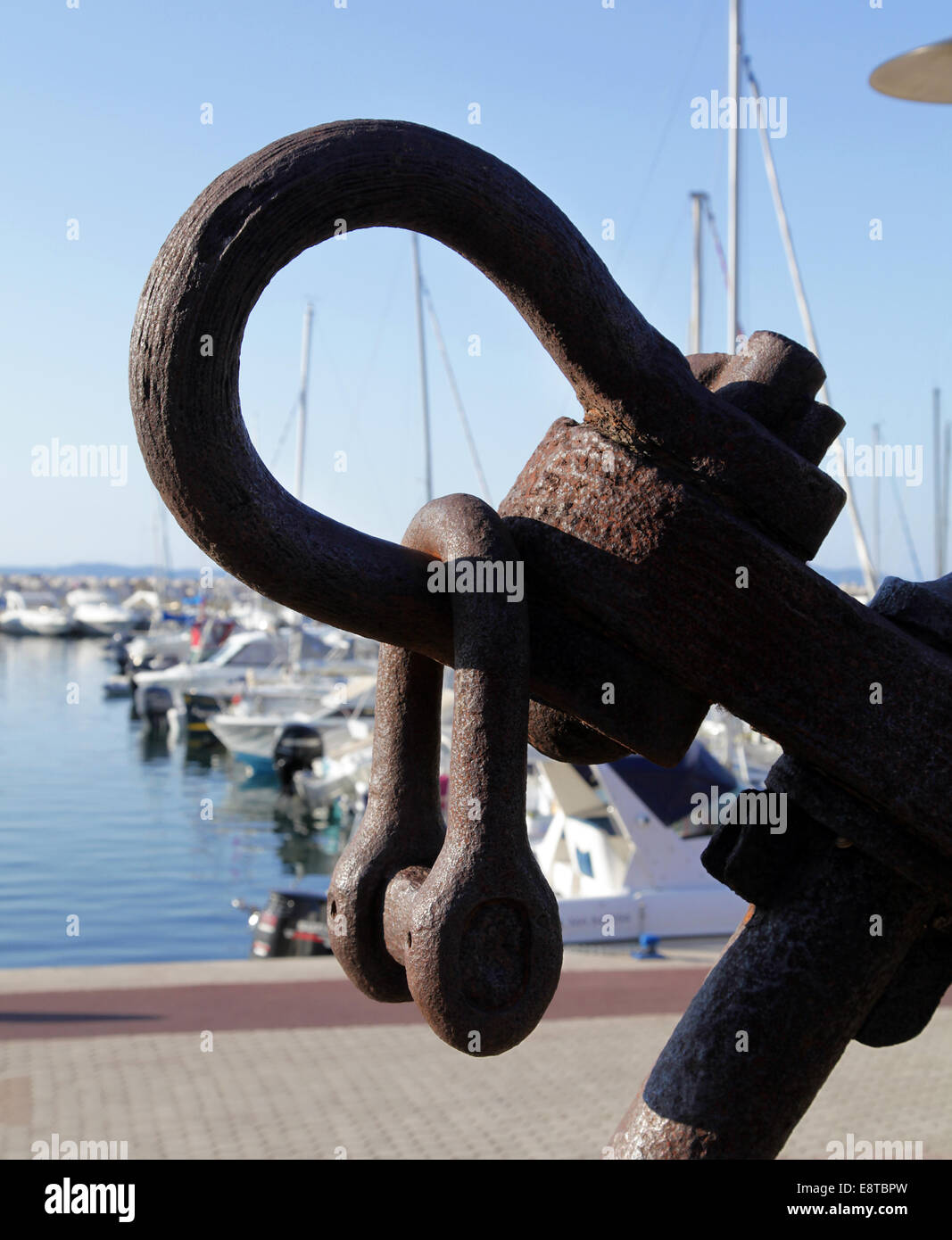 Old anchor in port hi-res stock photography and images - Alamy