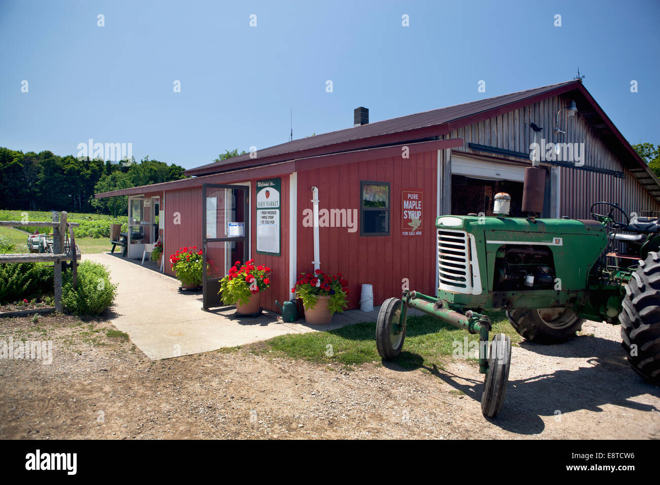 Tractor outside rural farm store Stock Photo Alamy