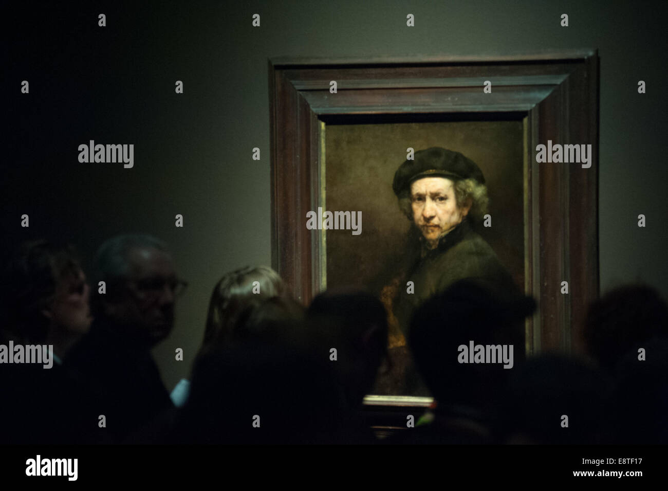 London, UK - 14 October 2014: people look at 'Self Portrait, 1659' during the press view of ‘Rembrandt: The Late Works’ at the National Gallery opening on 15 October. Credit:  Piero Cruciatti/Alamy Live News Stock Photo