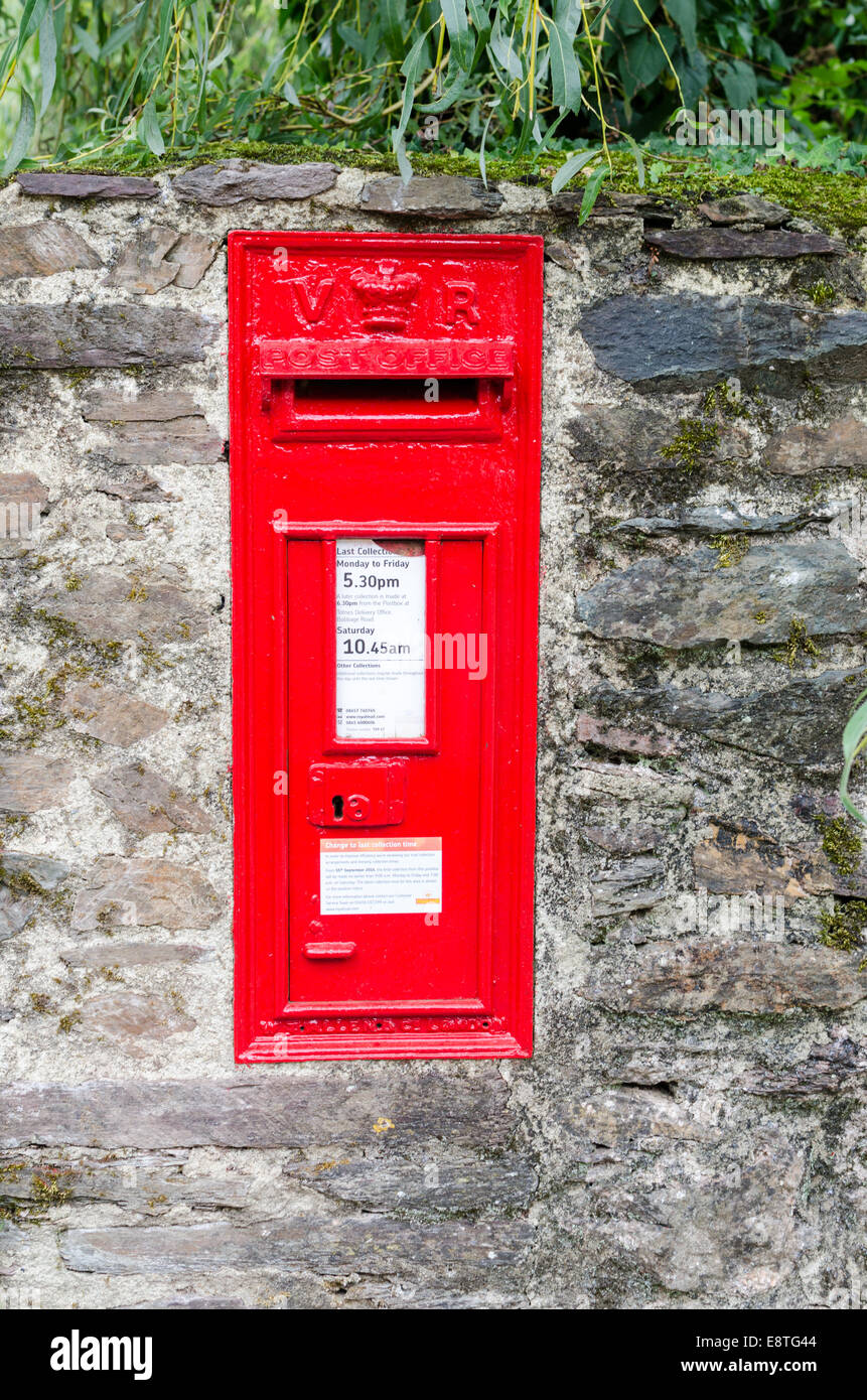 Traditional Royal Mail wall inset post box Stock Photo