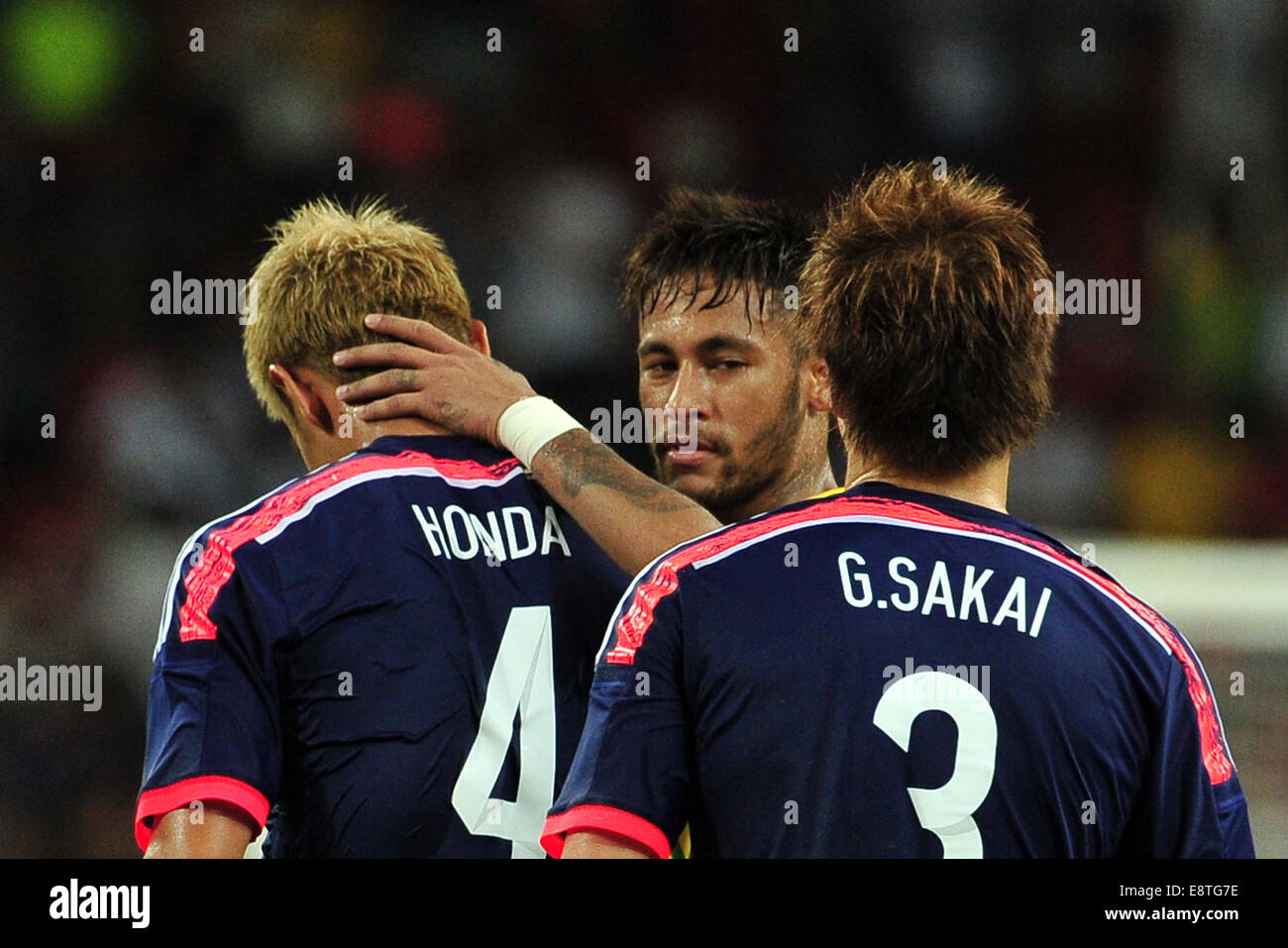 Singapore. 14th Oct, 2014. Brazil's Neymar (C) consoles Japan's Honda Keisuke (L) after the friendly soccer match against Japan in Singapore's National Stadium on Oct. 14, 2014. Japan lost 0-4. Credit:  Then Chih Wey/Xinhua/Alamy Live News Stock Photo