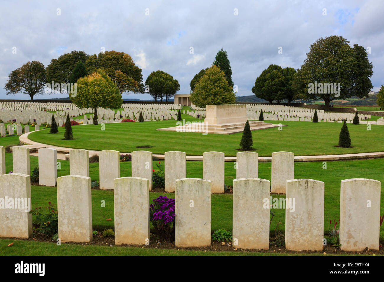Rows of war grave headstones in Cabaret Rouge British cemetery for First World War Commonwealth soldiers. Souchez France Europe Stock Photo