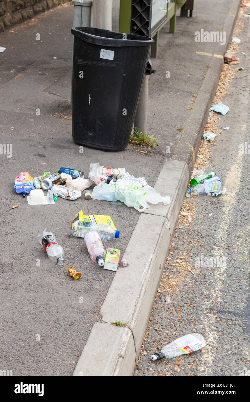 Rubbish left on pavement hires stock photography and images Alamy