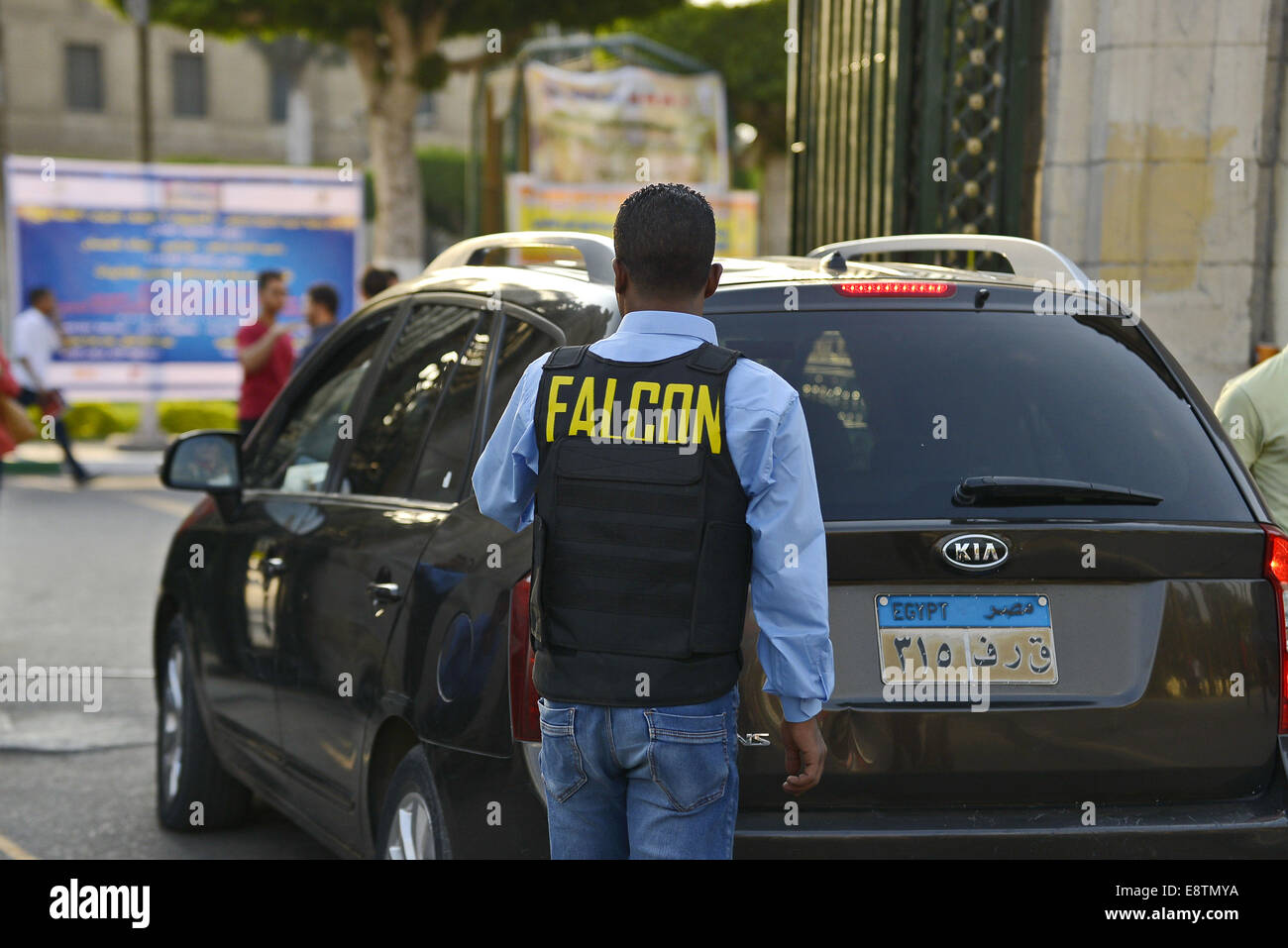 Cairo, Egypt. 14th Oct, 2014. An Egyptian security officer stands guard