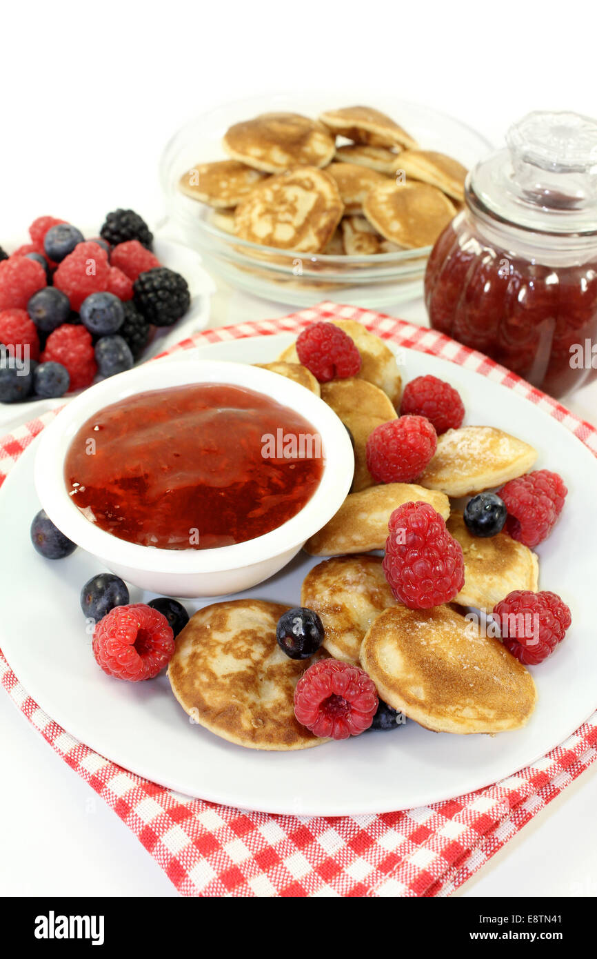 https://c8.alamy.com/comp/E8TN41/poffertjes-baked-with-raspberries-and-blueberries-E8TN41.jpg