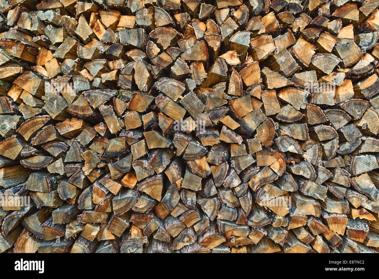 Oak firewood logs hi-res stock photography and images - Alamy