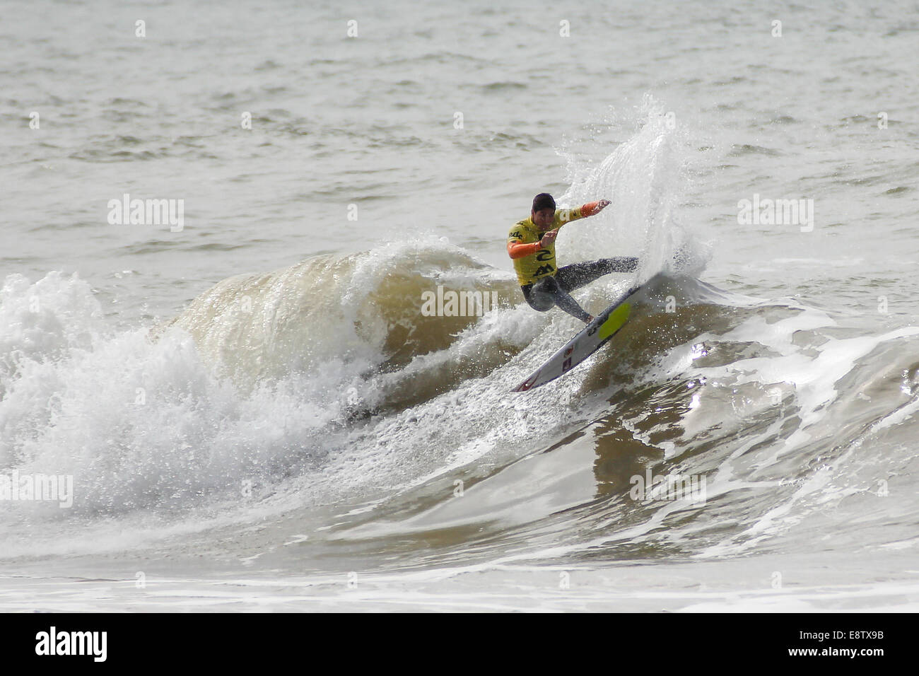 Peniche, Portugal. 14th October, 2014. The Brazilian surfer Gabriel Medina, during the stage of the world championship of surfing in Portugal. Credit:  Leonardo Mota/Alamy Live News Stock Photo