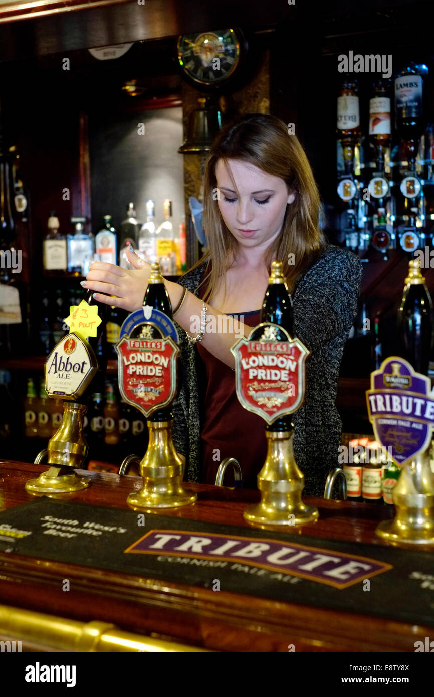 Barmaid pouring pint hires stock photography and images Alamy