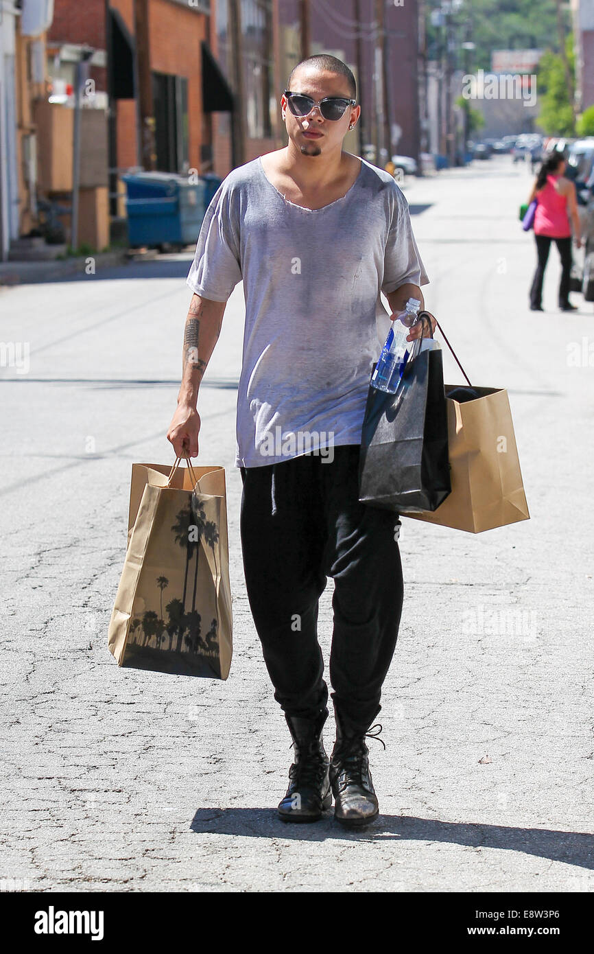 Evan Ross Shopping On Ventura Boulevard In Studio City With A