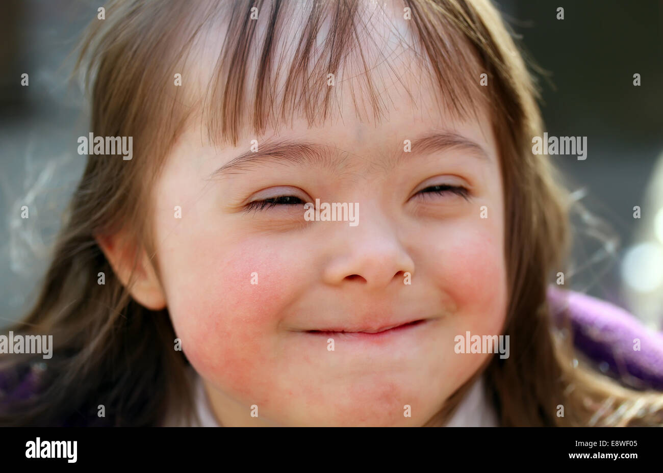 Portrait of beautiful young girl smiling in the park Stock Photo - Alamy
