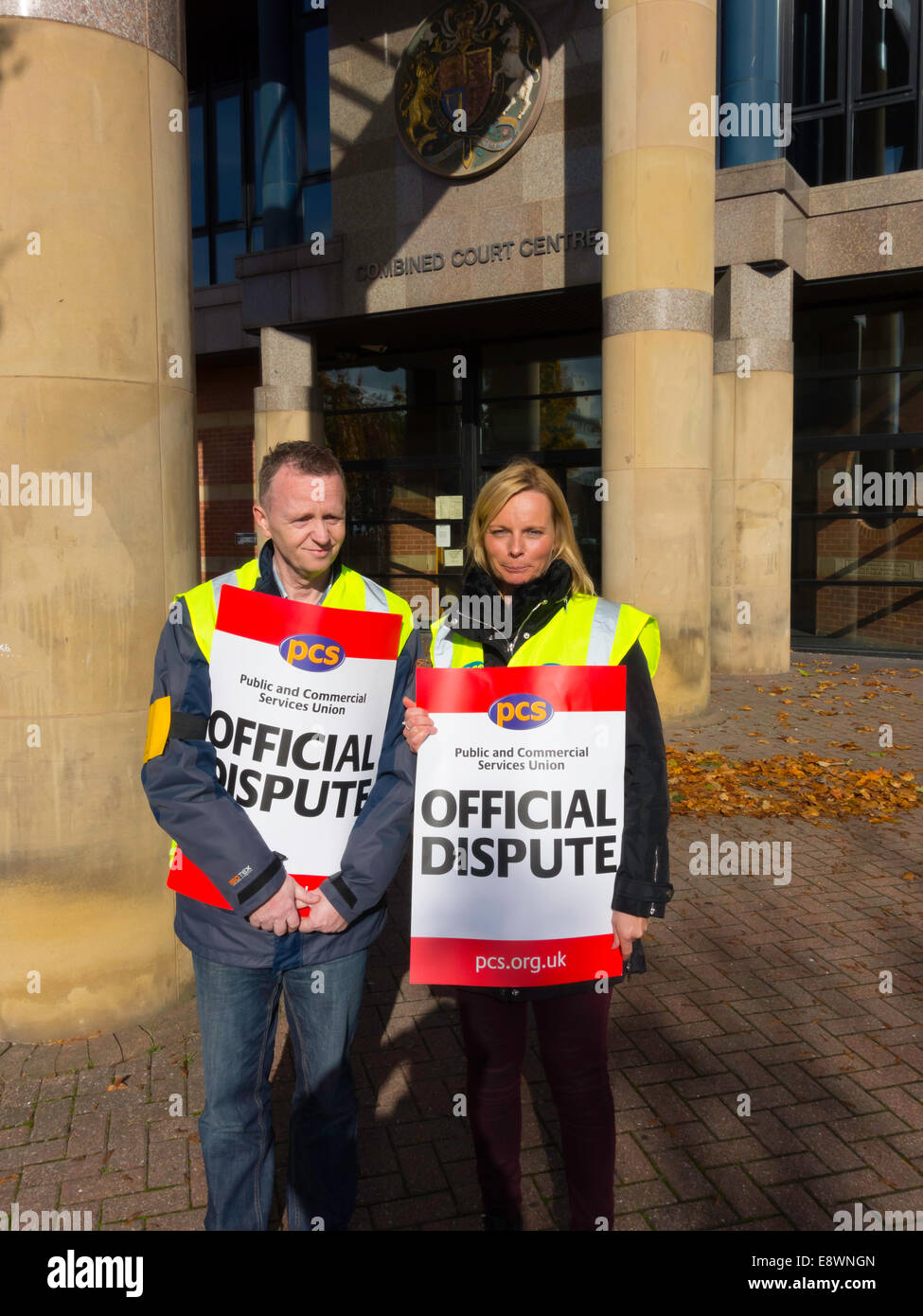 Middlesbrough, UK. 15th October, 2015. Public and Commercial Services Union man and woman members picketing the Teeside  Combined Law Court Services building in Middlesbrough.  The PCS Union is today 15th October 2014 holding a nationwide strike in support of its claim to be paid a universal 1% pay rise as recommended by the Public Sector Pay Review Body.  The recommended 1% pay rise is not applied by the government for persons receiving a contractual pay rise.  Many low paid workers will thus not receive any pay rise. Credit:  Peter Jordan NE/Alamy Live News Stock Photo