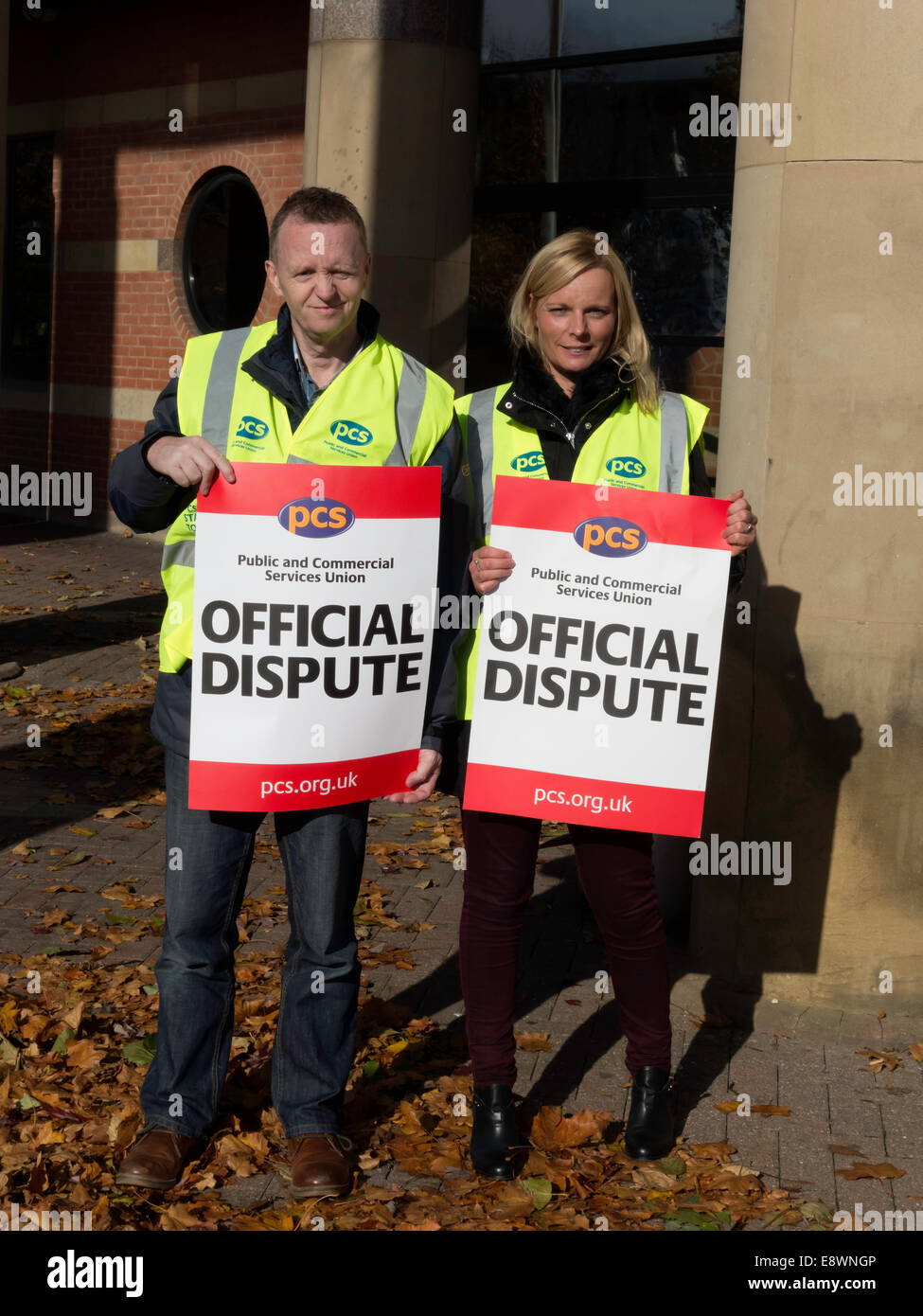 Middlesbrough, UK. 15th October, 2015. Man woman PCS Union Strike picketsPublic Commercial Services Union members picketing picket Teesside  Combined Law Court Services building in Middlesbrough nationwide strike pay rise claim to be paid a Public Sector Pay Review Body Middlesbrough Cleveland England UK British. Credit:  Peter Jordan NE/Alamy Live News Stock Photo