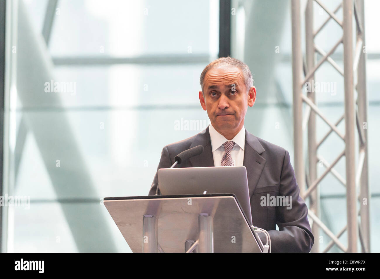 London, UK. 15th October, 2014.  Pioneering surgeon and former health minister, Lord Ara Darzi, presents the final report of the London Health Commission to the Mayor of London Boris Johnson at City Hall. The report, Better Health for London, proposes tough measures to combat the threats posed by tobacco, alcohol, obesity, lack of exercise and pollution, which harm millions of people. Together the proposals amount to the biggest public health drive in the world. It contains over 60 recommendations and sets out 10 ambitions for the city with targets. Credit:  Stephen Chung/Alamy Live News Stock Photo