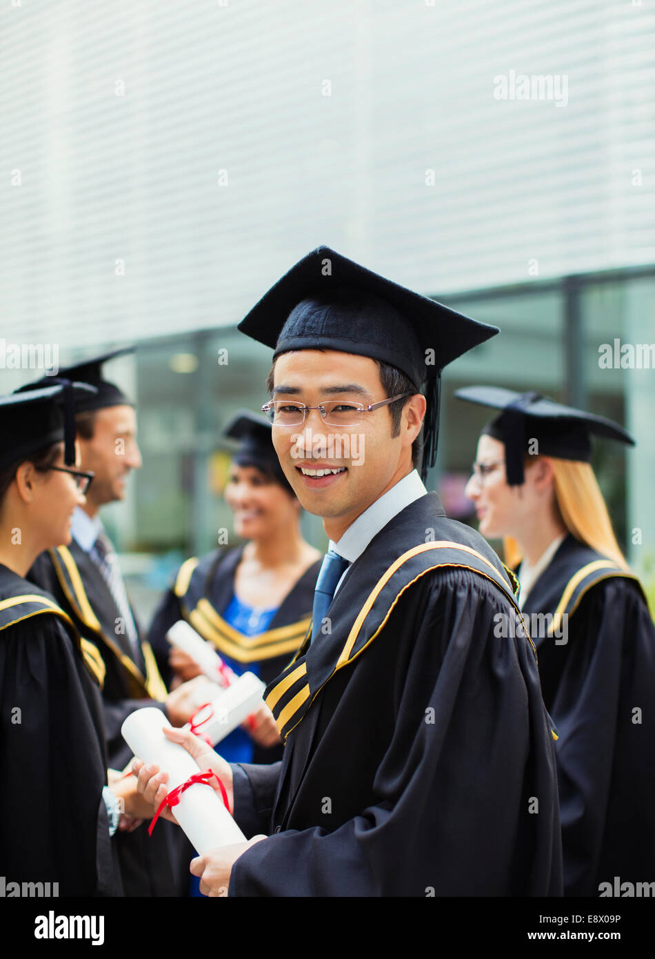Share 120+ amu graduation cap and gown - camera.edu.vn