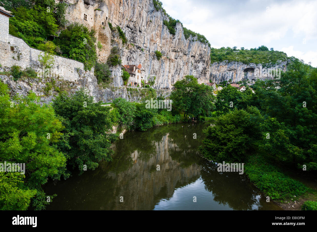 France, Cabrerets. Village at the foot of the Rochecourbe cliffs Stock
