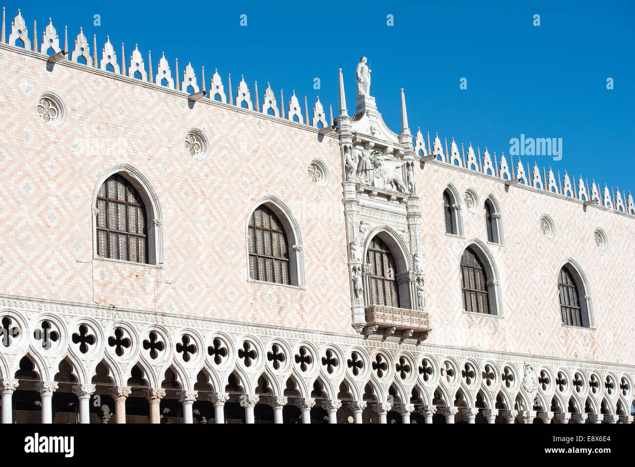 Facade detail of doges palace hi-res stock photography and images - Alamy