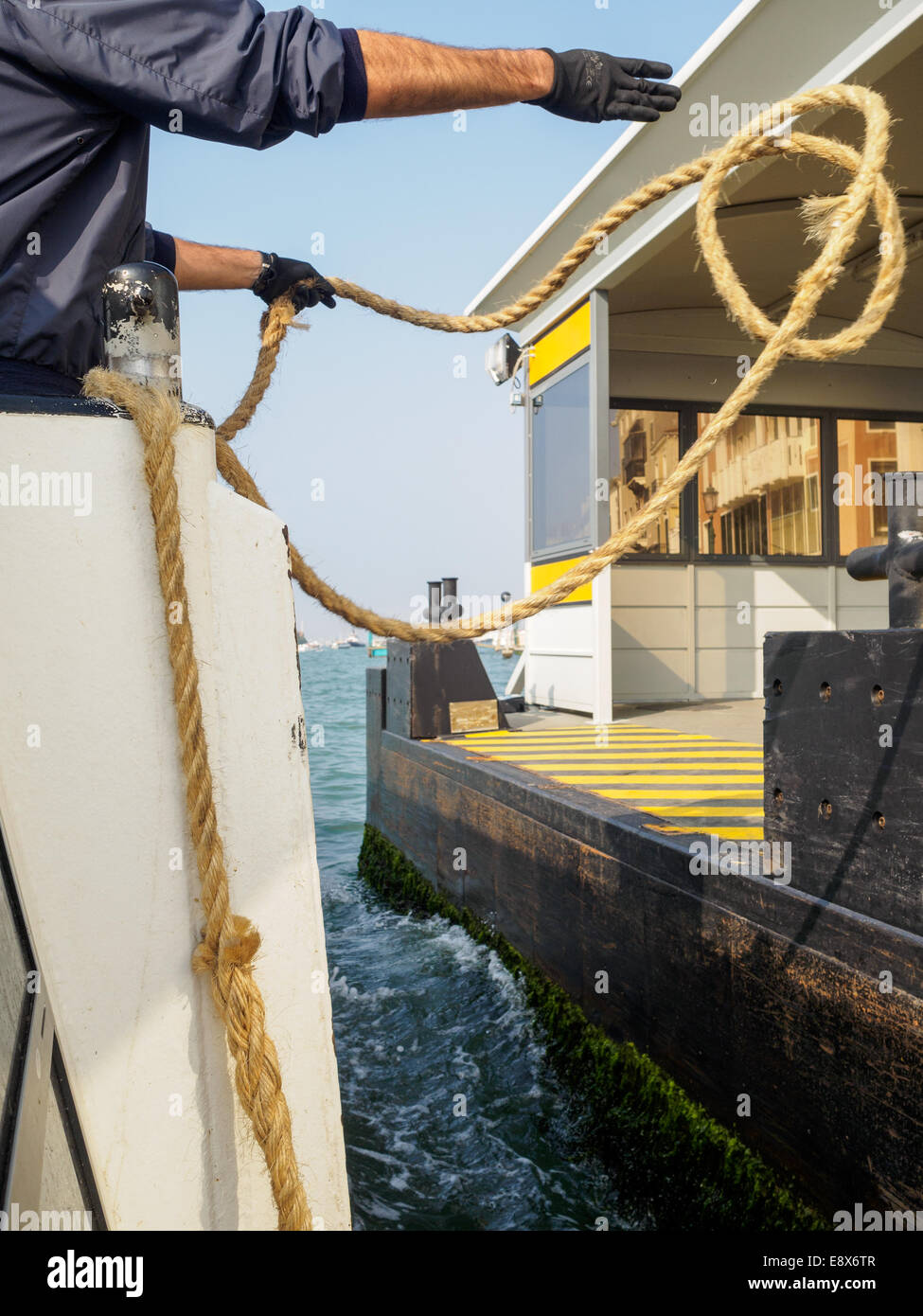 Throwing rope boat hires stock photography and images Alamy