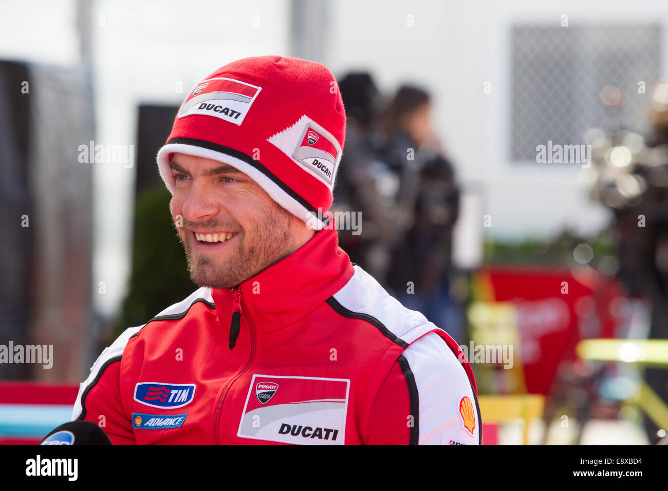 Phillip Island, Australia. Thursday, 16 October, 2014. British rider Cal Crutchlow speaks to the press prior to the start of the Australian Grand Prix. Crutchlow rides for the Team Ducati MotoGP Team. Credit:  Russell Hunter/Alamy Live News Stock Photo