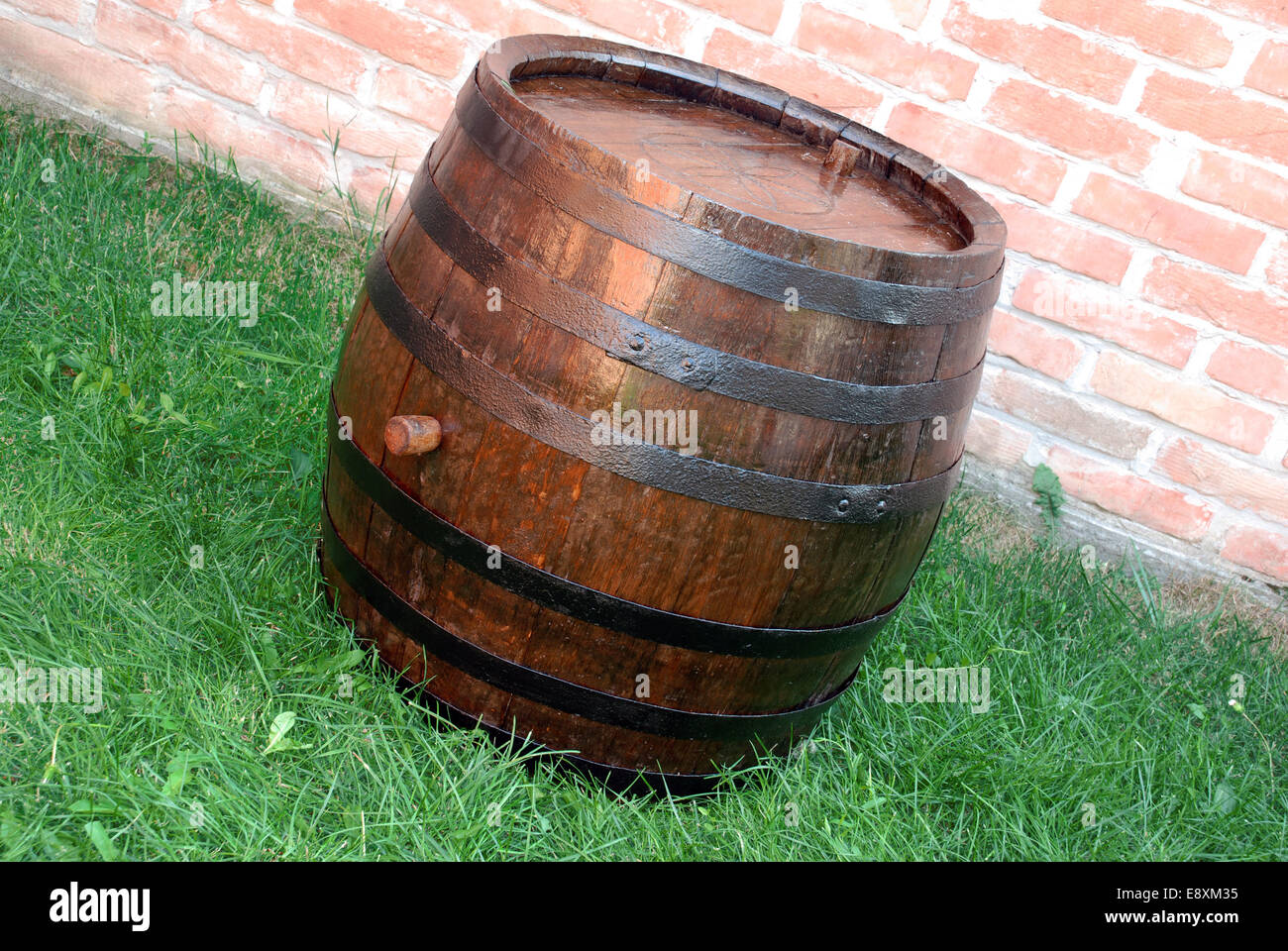 Wood Wine barrel Stock Photo Alamy