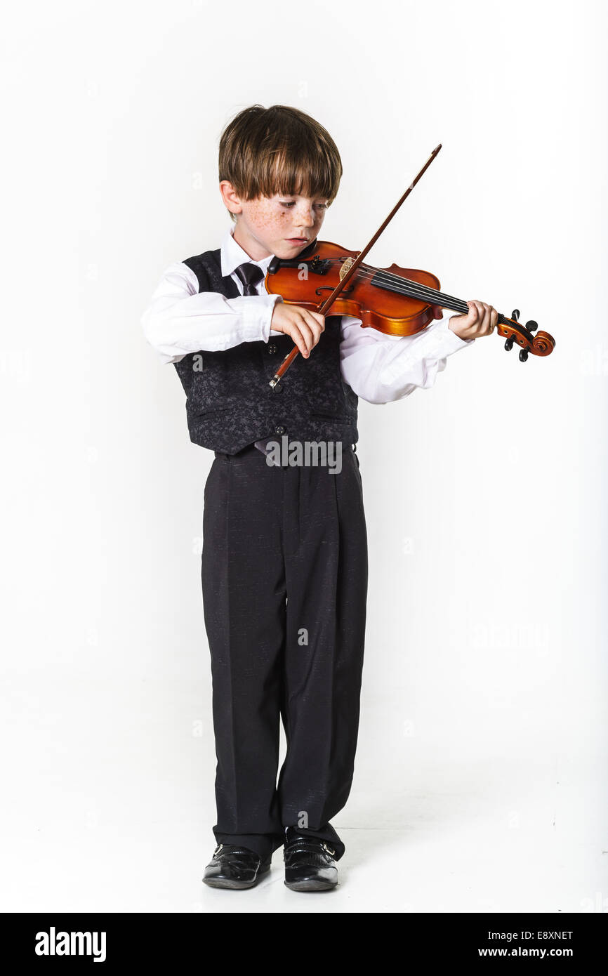 Enfant avec le violon photo stock. Image du insousiant - 11600632