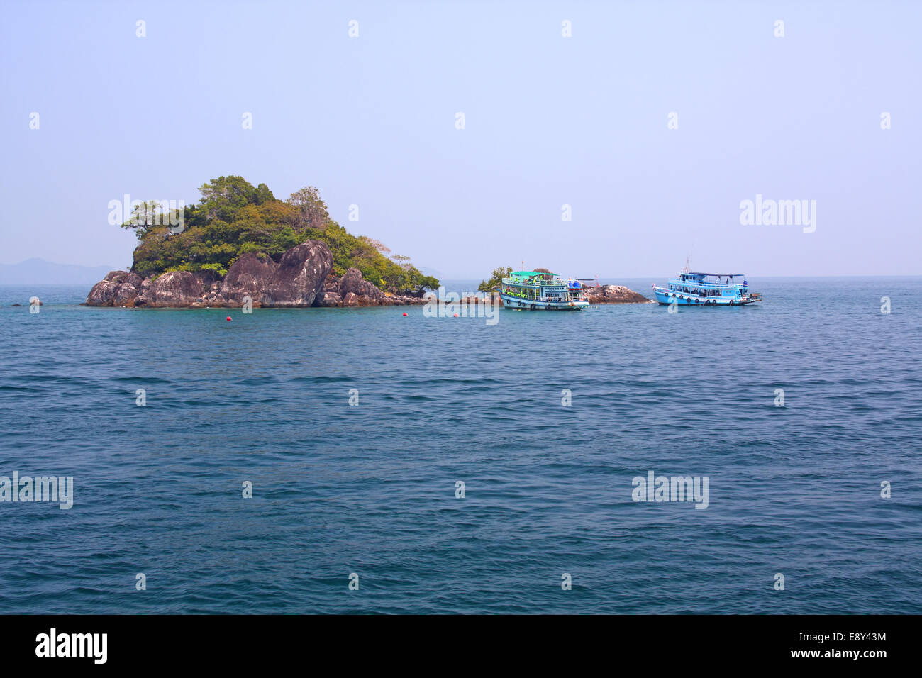 Beach lagoon tourist boats hi-res stock photography and images - Alamy