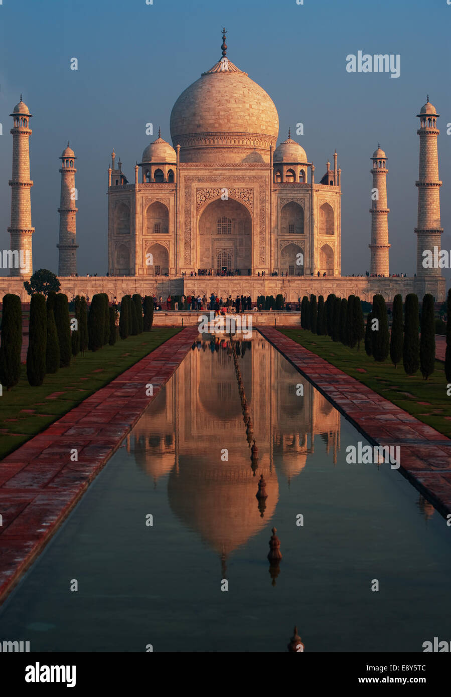 Taj Mahal Sunrise Fountain Reflection Stock Photo Alamy