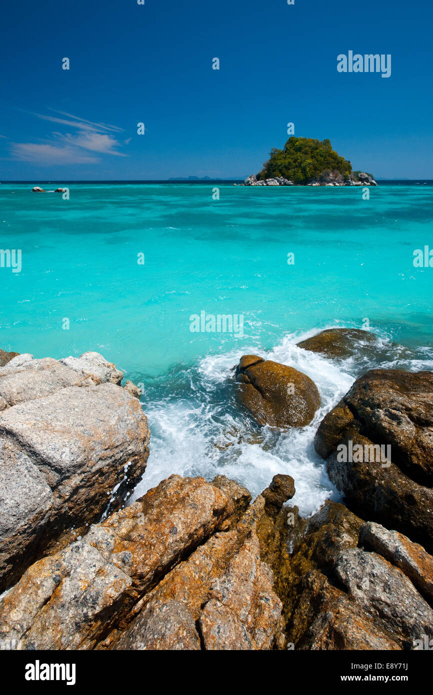 Crystal clear blue ocean hi-res stock photography and images - Alamy