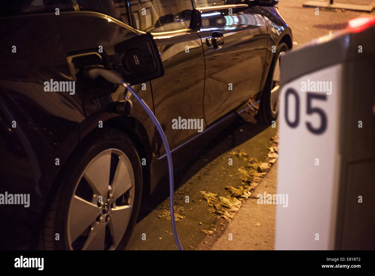 Electric car charging station paris hires stock photography and images