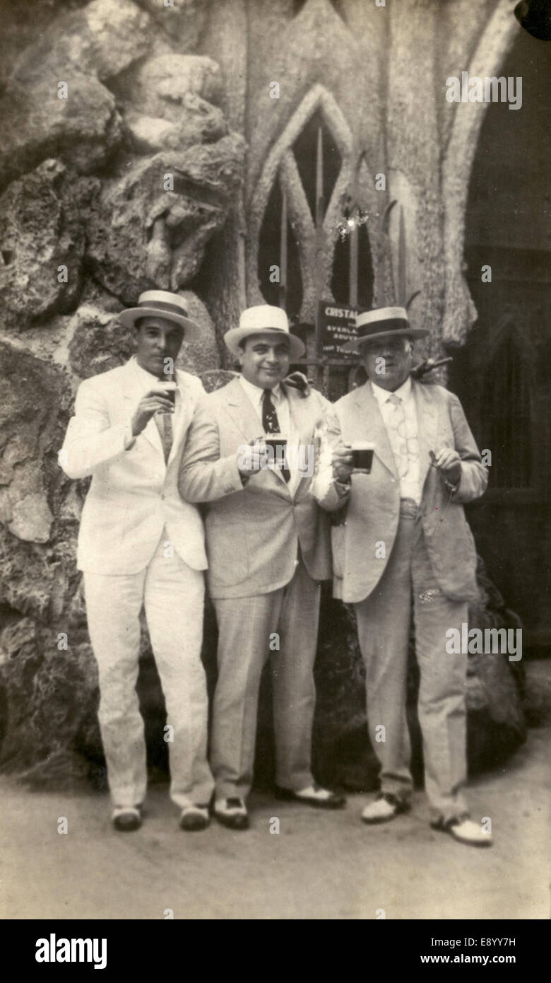 Local call number: we282   Title: J. Fritz Gordon, Al Capone and Mayor of Havana, Julio Morales - Cuba   Date: 1930   Physical d Stock Photo